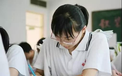 家有初中生：初二要在五個(gè)方面下功夫，不然上了初三困難重重！