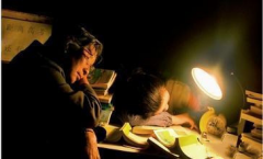 父親，孩子高中能否過好，你的角色很重要！當(dāng)?shù)亩己煤每纯? /> </p>
      <div   id=