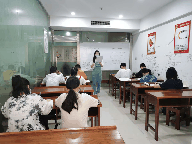 百年教育文化、藝術(shù)培訓(xùn)復(fù)課，“雙師教學(xué)”精彩紛呈